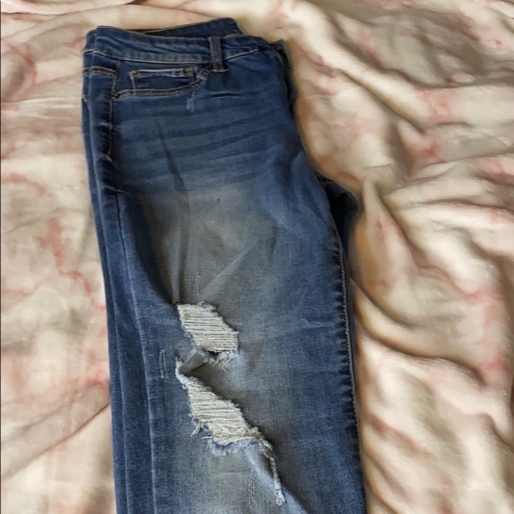 Ripped Jeans - Picture 7 of 8
